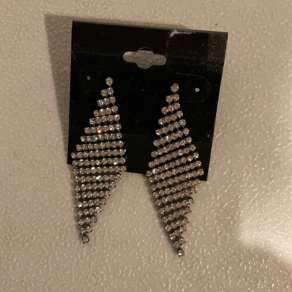 RHINESTONE Dangling Diamond Shaped Earrings
